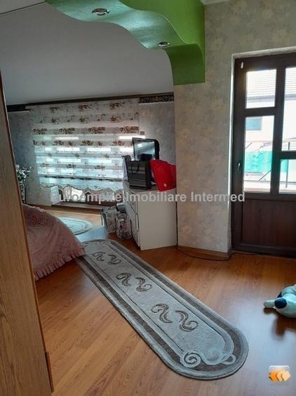 Vilă de vânzare cu 5 camere, regim de înălțime P+1 zona - 15