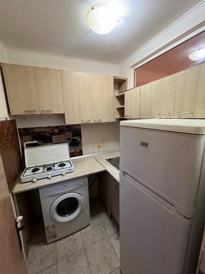 Închiriez garsonieră  - 4