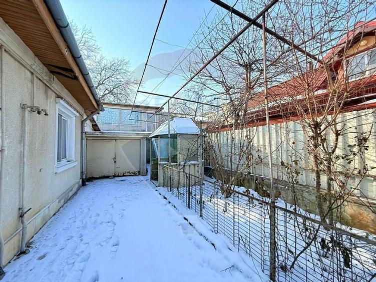 Casă de vanzare cu curte | 4 camere | Zona Gorjului | Teren generos - 20