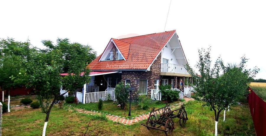 Casa la cheie cu piscina ?i teren de 1000mp, la doar 1... Casa la cheie cu piscina ?i teren de 1000mp, la doar 1...