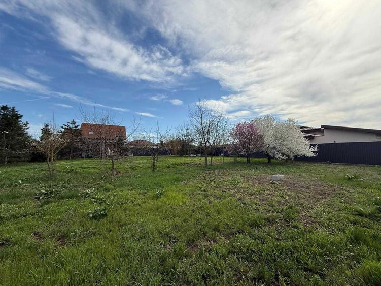 teren intravilan Snagov Ghermanesti Lot casa toate utilitatile curte amenajata, vecinatati construite, acces privat, aproape padure scoala gradinita - 1