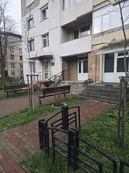 Ap 3 camere spatiu comercial in acte - 1