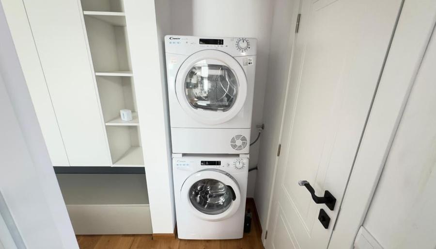Apartament cu 3 camere decomandat în Astra