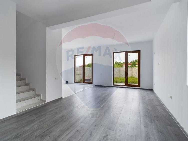 Casa de vanzare + teren 1000 mp - 8