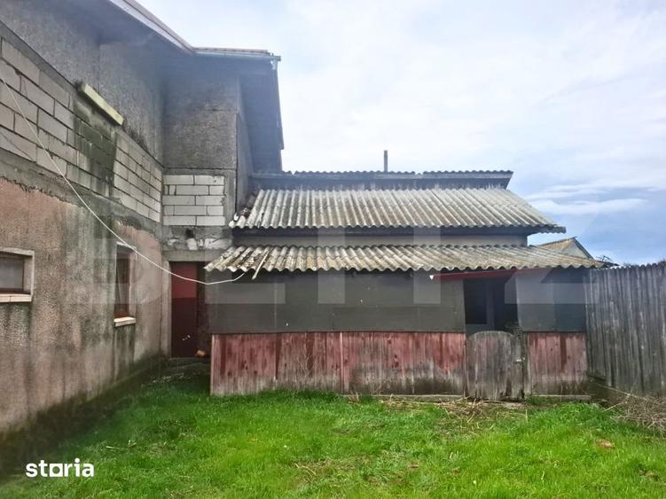 Casa (la rosu) + teren 2522 mp ideala pentru personalizare - Cost - 2