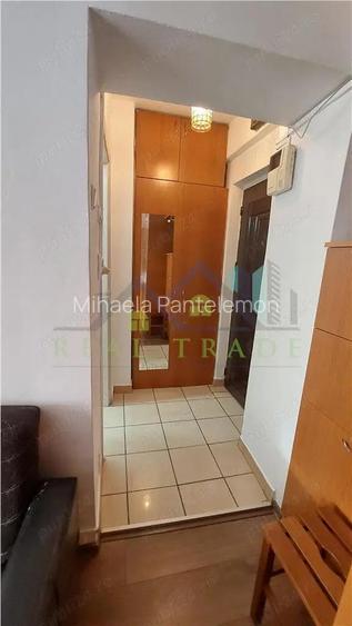 Garsoniera bloc de apartamente Centrul Civic Toamnei