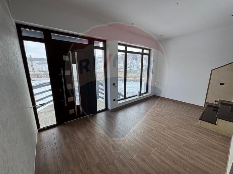 Casa  si  teren zona Balaurul - 23