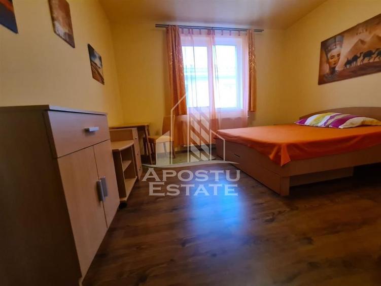 Casa, 4 camere, 3 locuri de parcare, zona Sagului - 1