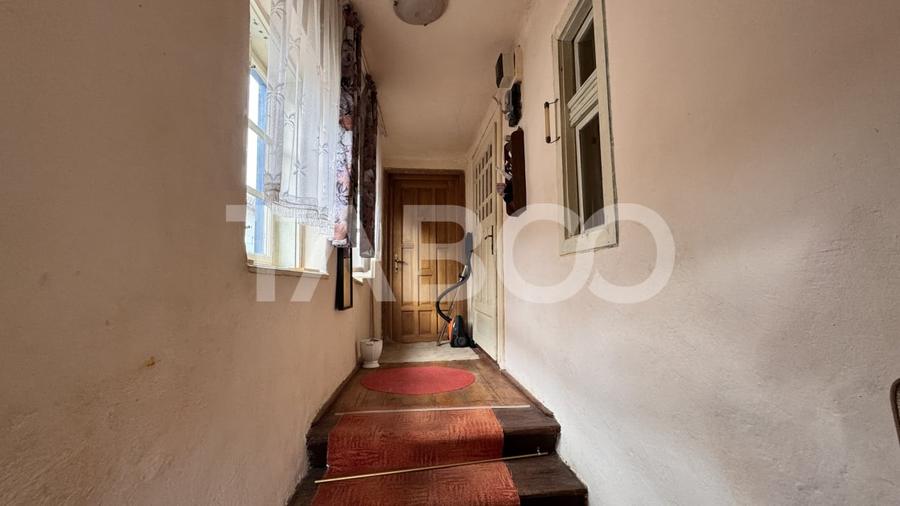 Casa de vanzare cu curte spatioasa loc relaxare si gradina Cornatel - 7