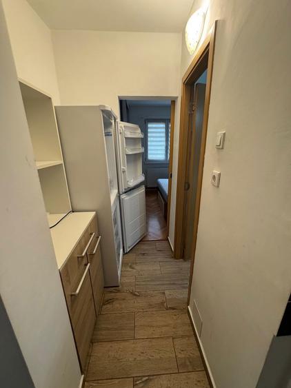 Inchiriez apartament 3 camere - 4