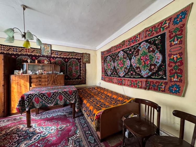 Comuna Bran, str. Pricipala, casa partial renovata, P + E, dependinte, foisor - 4