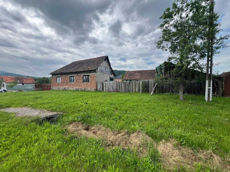 Vand Casa in Revetis, judetul Arad, teren 2880 mp, fantanta + curent - 1