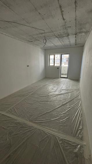 Garsonieră decomandată, etaj 2, bloc nou, M. Apărătorii Patriei - 1