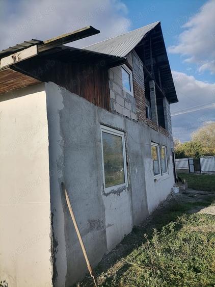 Casă cu 2 camere cu Teren 1440 Mp în Central