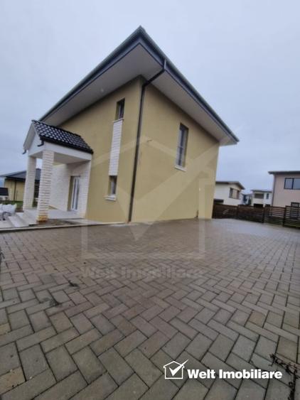 Casă individuală cu 4 camere cu Canalizare în Exterior Est