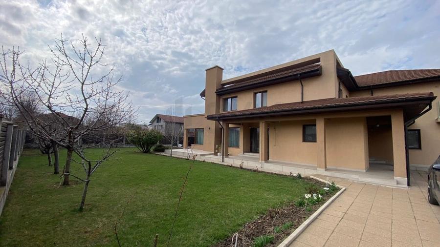 Casă individuală cu 5 camere cu Canalizare în Păcii