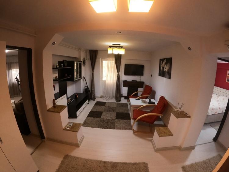 Apartament cu 2 camere decomandat, mobilat în Casa Cărții
