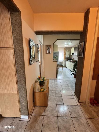 Apartament cu 4 camere decomandat în Progresul