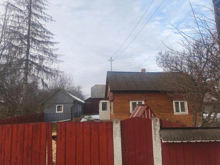 Casă individuală cu 2 camere cu Teren 5000 Mp în Horodnic