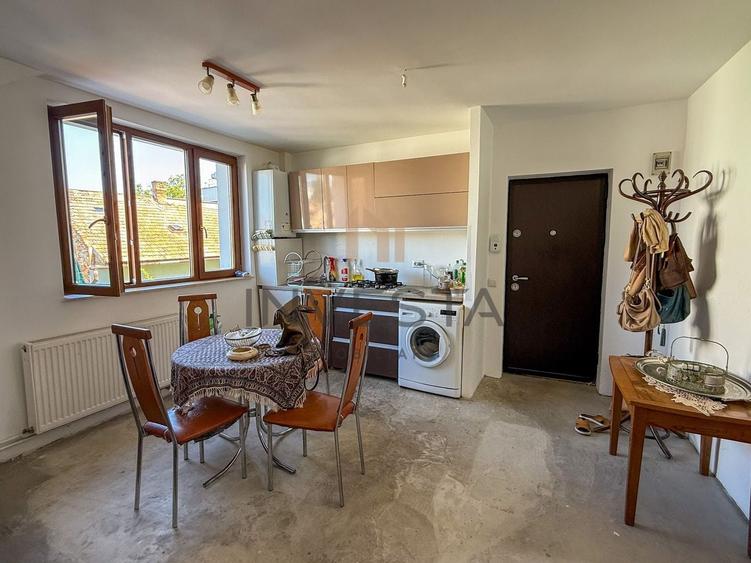 Apartament cu 3 camere semidecomandat în Andrei Mureșanu