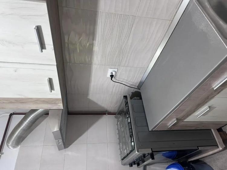 Apartament cu 4 camere decomandat în Titan