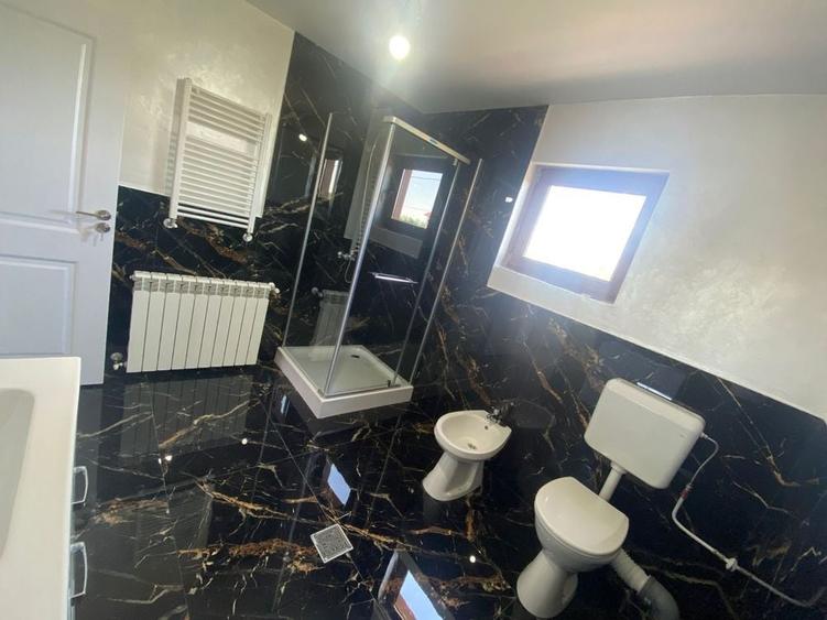 Apartament cu 4 camere decomandat în Petrești