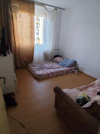 Apartament cu 3 camere decomandat în Rahova