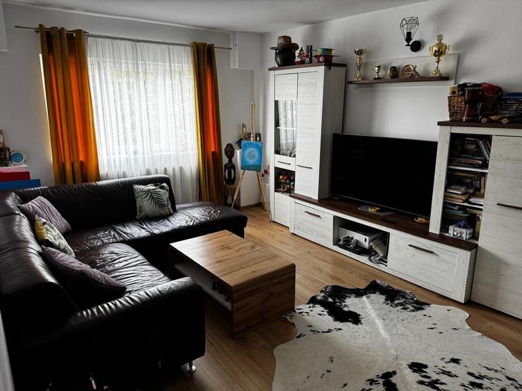 Apartament cu 3 camere decomandat în Lipovei