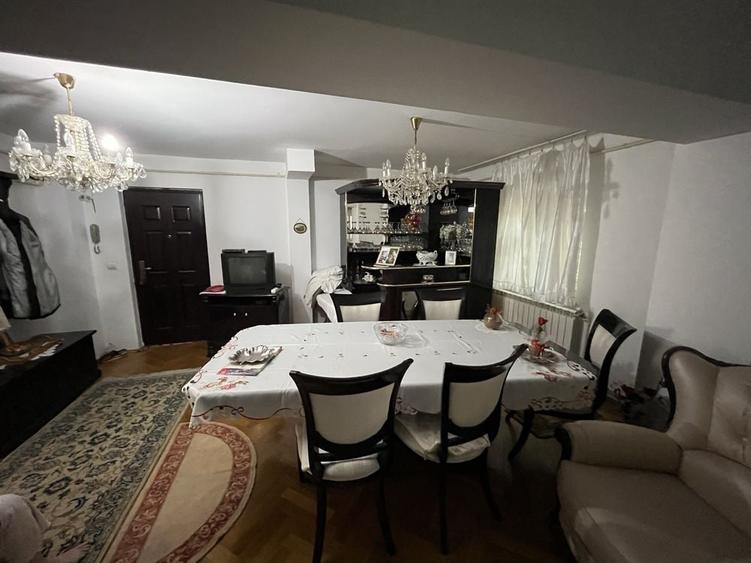 Apartament cu 3 camere decomandat în Vărsătura