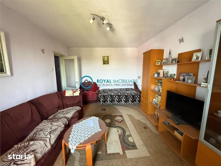 Apartament cu 3 camere decomandat în B-dul București