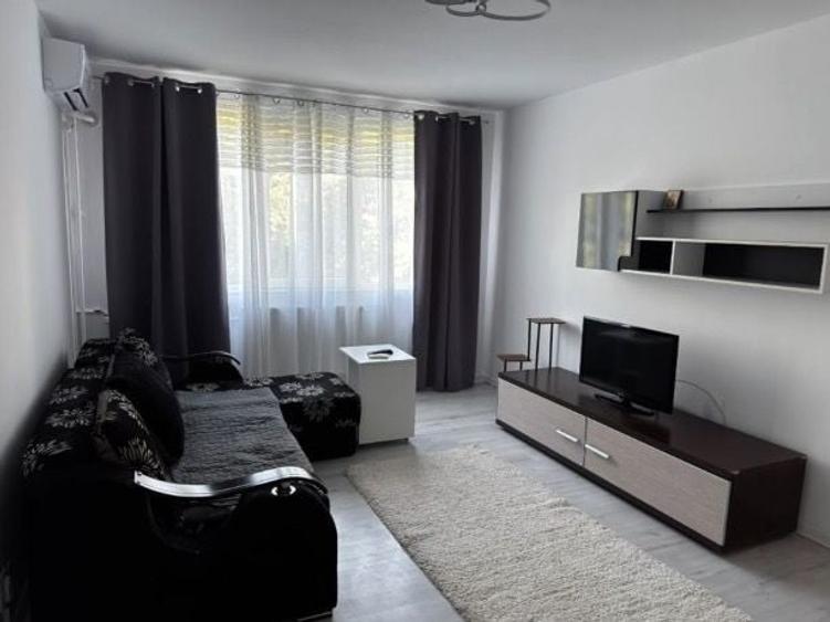 Apartament cu 3 camere semidecomandat, mobilat în Drumul Taberei