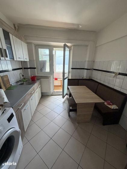 Apartament cu 3 camere decomandat în Obor