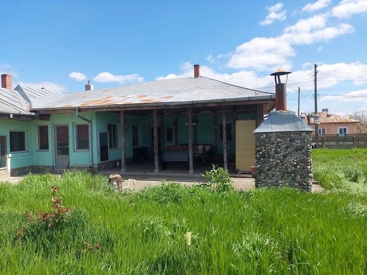 Casă cu 5 camere cu Teren 2100 Mp în Scorțaru Vechi