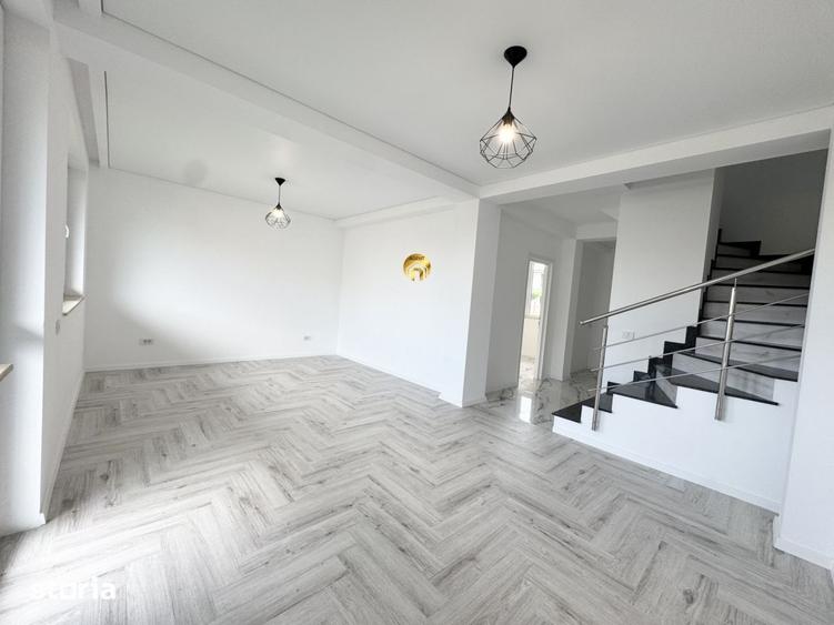 Casă cu 4 camere cu Teren 175 Mp în Odăi