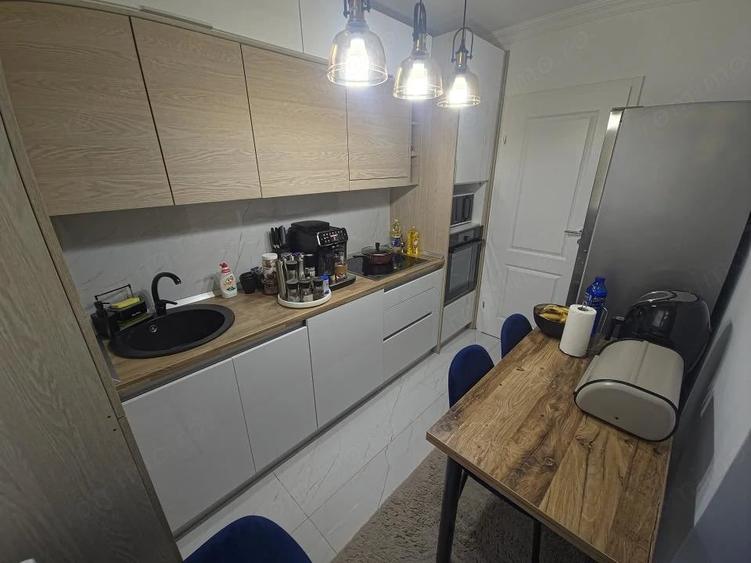 Apartament cu 4 camere semidecomandat în Tomis Nord