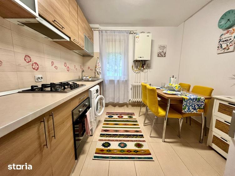 Apartament cu 2 camere semidecomandat în Podu Roș