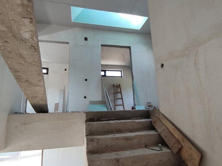 Duplex cu 4 camere cu Canalizare în Iris