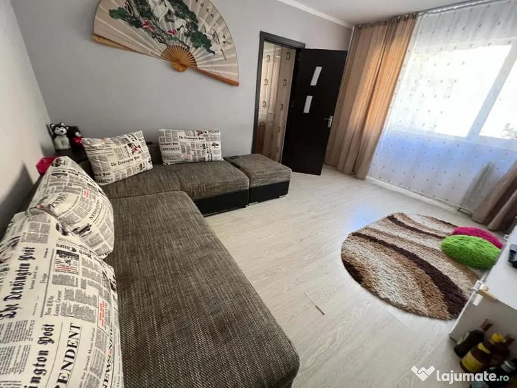 Apartament cu 3 camere semidecomandat în Găvana
