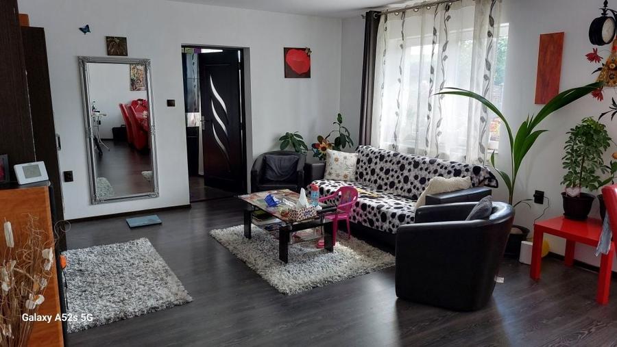 Casă cu 4 camere în Exterior Vest