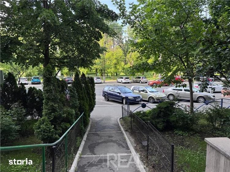 Apartament cu 4 camere decomandat în Tineretului