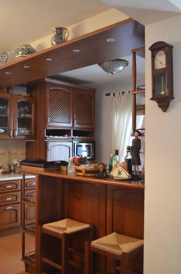 Apartament cu 4 camere decomandat în Cioplea