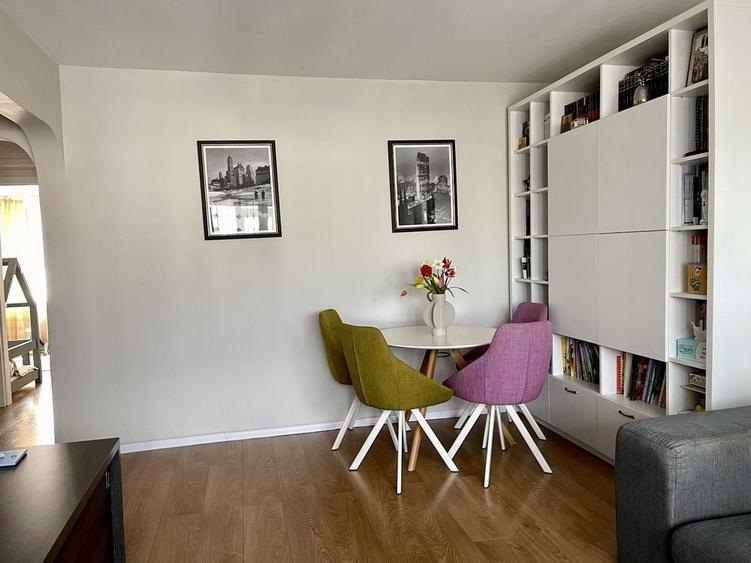 Apartament cu 3 camere decomandat în Central
