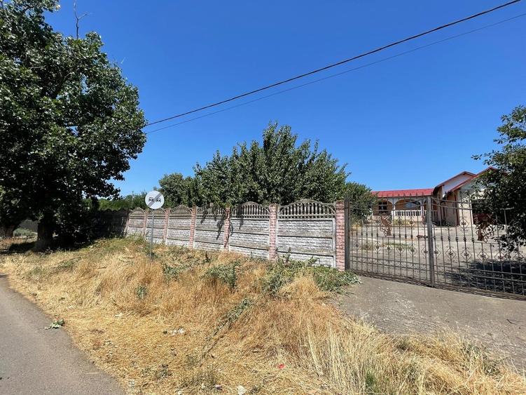 De Vanzare Casa cu curte imensa,constructie 2013,Fantana Doamnei,langa balta - 2