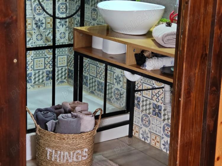 Casa de vanzare complet utilata si mobilata cu vedere la lac - 1