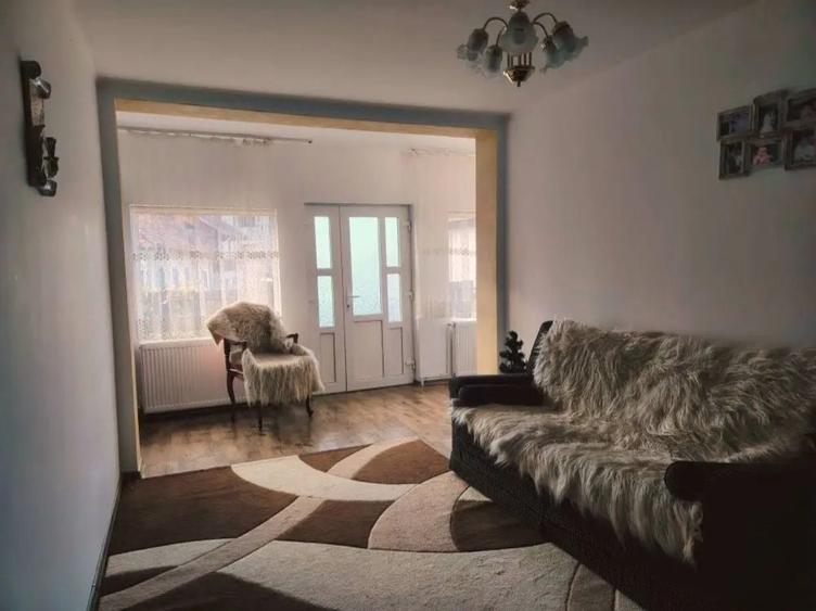Casă cu 3 camere în Rucăr