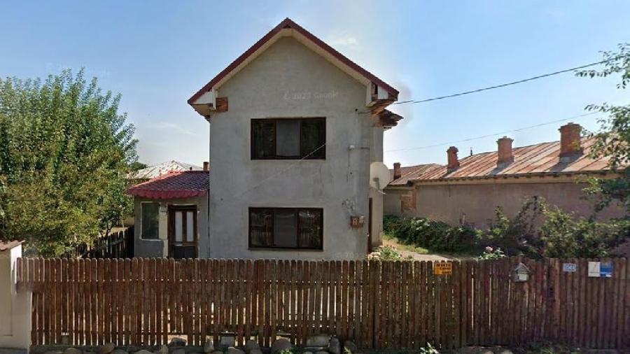 Casă individuală cu 5 camere cu Teren 568 Mp în Brezoaele