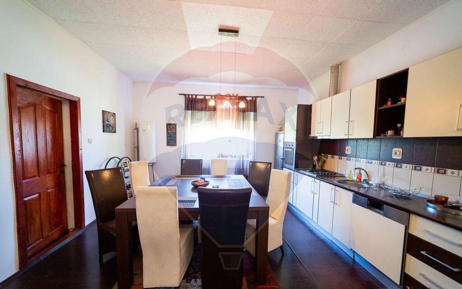 Casa cu 3 apartamente, piscina ?i 1000 mp teren, vanz... - 17