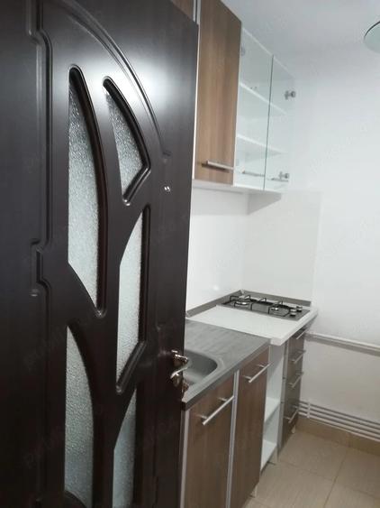 Garsonieră decomandată în Precista