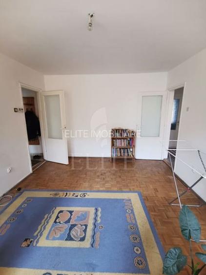 Apartament cu 3 camere semidecomandat în Grigorescu Apartament cu 3 camere semidecomandat în Grigorescu