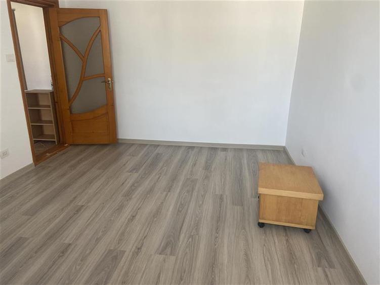 Apartament 2 camere , cartier Sud , decomandat , 43 mp, centrala termica proprie - 1